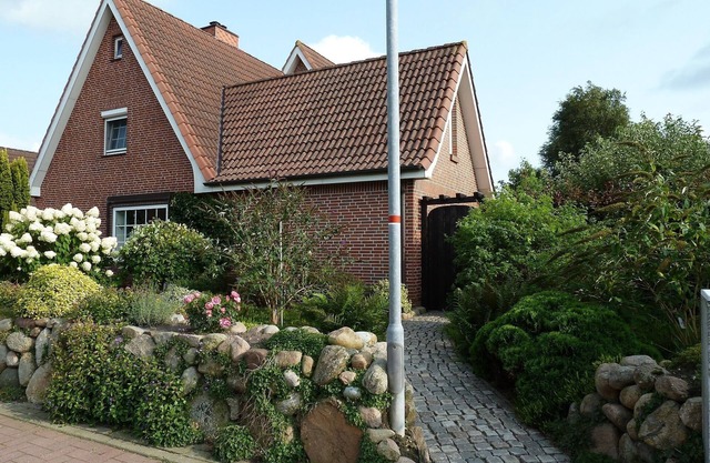 Apartment 'Haus Am Delfen' with Shared Terrace, Shared Garden and Wi-Fi
