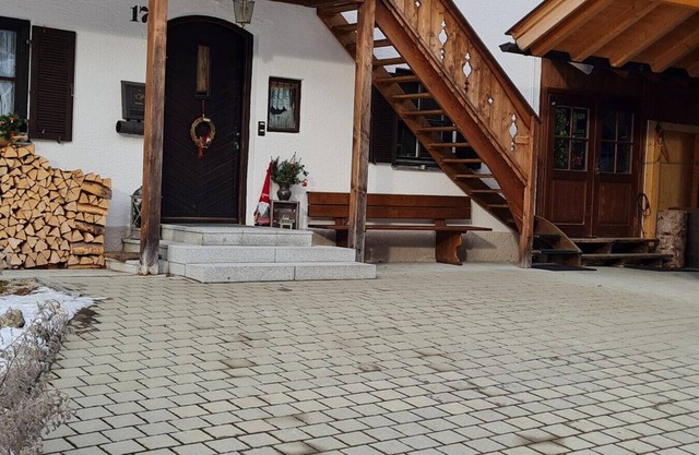 Apartment 'Haus Bergblick' with Balcony and Wi-Fi