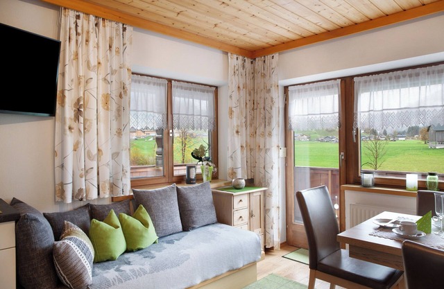 Apartment 'Haus Bergfrieden' with Mountain View, Shared Terrace and Wi-Fi
