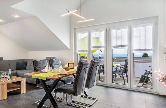 Apartment 'Haus Fernsicht Wohnung Bergpanorama' with Mountain View, Balcony and Wi-Fi