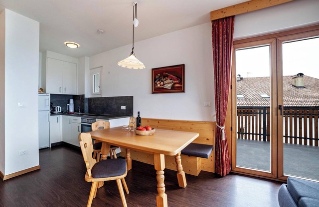 Apartment "Haus Hohenrain 4" with Mountain View, Pool, Wi-Fi, Balcony & Garden