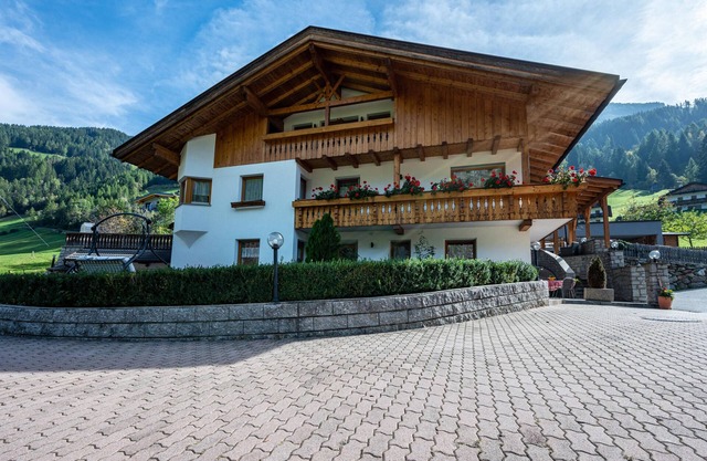 Apartment "Haus Kofler" with Mountain View, Private Terrace & Wi-Fi