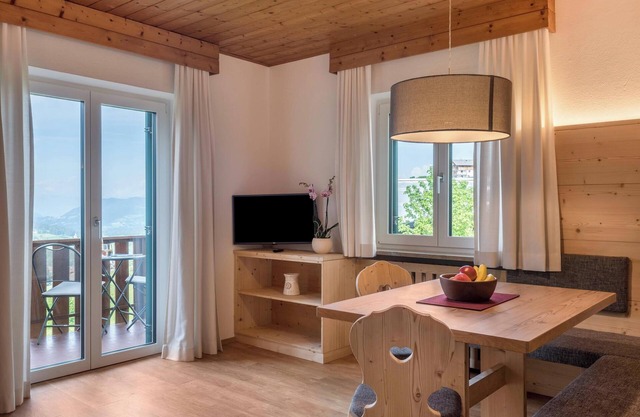 Apartment “Haus Lohengrin - Ferienwohnung 2” with Mountain View, Wi-Fi, Balcony & Garden
