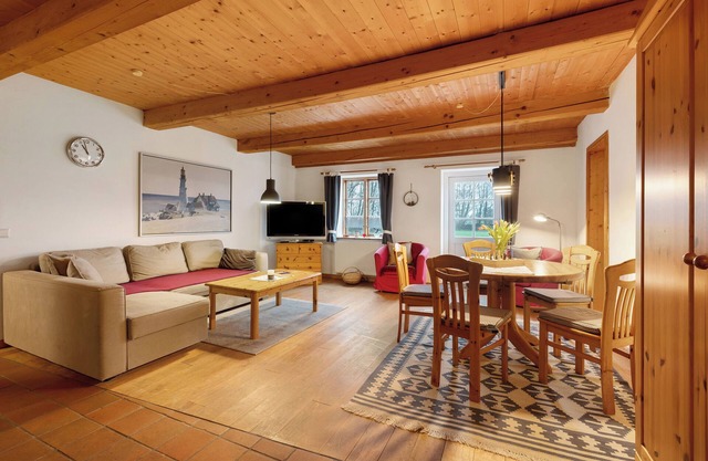 Apartment 'Haus Mühlenhof 4' with Private Terrace, Shared Garden and Wi-Fi