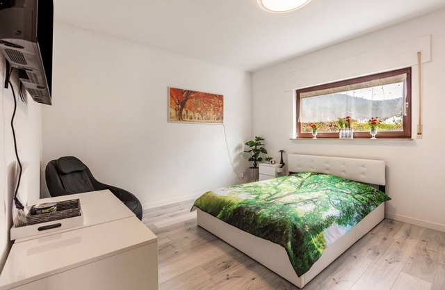 Apartment 'Haus Sonnenschein' with Private Terrace, Shared Garden and Wi-Fi