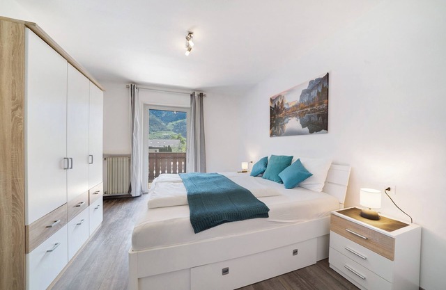 Apartment "Haus Tanja 2" with Mountain View, Shared Garden & Wi-Fi