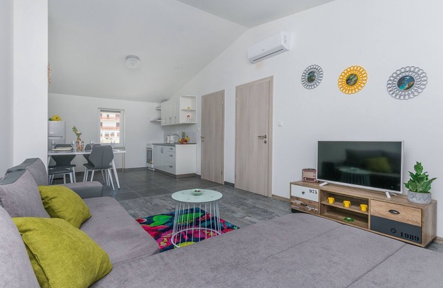 Apartment Heaven (49761-A1) - Strozanac