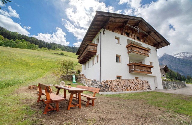 Apartment 'Hienerhof' with Mountain View, Private Terrace and Wi-Fi