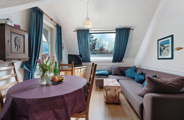 Apartment 'Hof Voege Ferienwohnung 3' with Shared Garden and Wi-Fi