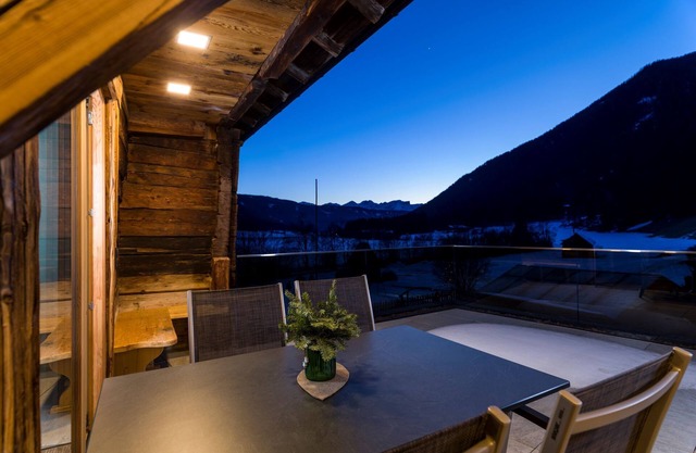 Apartment “Hofchalet Berg - Örlerhof” with Mountain View, Wi-Fi, Jacuzzi, Sauna, Garden & Terrace