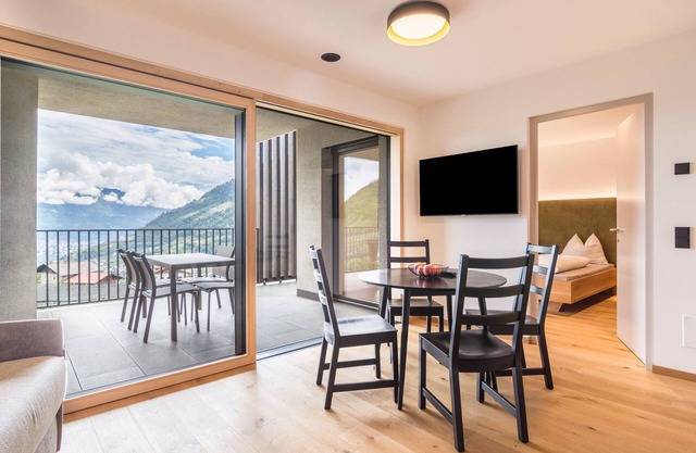 Apartment Hofer Hof ZIEL with Mountain View, Wi-Fi & Terrace