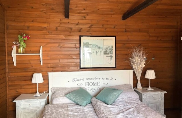 Apartment 'Holzhaus' with Private Terrace, Private Garden and Wi-Fi