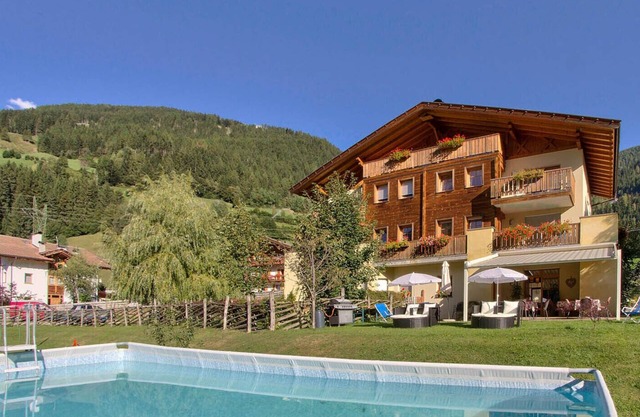 Apartment Hotel 'Naturresidenz Theistadl Apt 102' with Lake View, Garden & Wi-Fi