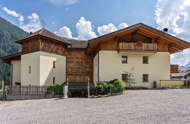 Apartment Hotel 'Naturresidenz Theistadl Apt 101' with Lake View, Garden & Wi-Fi