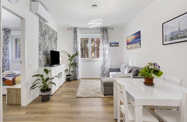 Apartment 'House Global International' with Wi-Fi and Air Conditioning