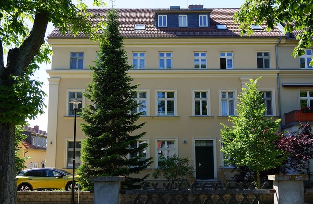 Apartment house on Grienericksee with lake view balcony