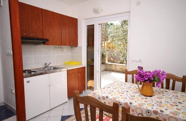 Apartment Jagoda (10205-A2) - Necujam - island Solta