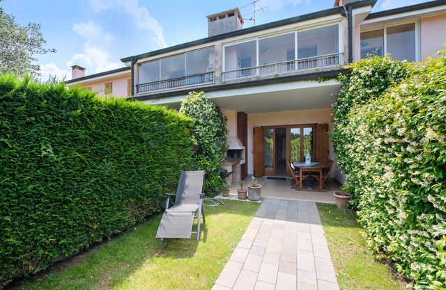 Apartment 'I Vigneti Del Garda' with Shared Pool, Wi-Fi and Air Conditioning