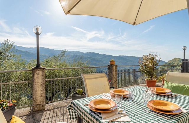 Apartment "Il Belvedere sulla Valle House" with Mountain View, Wi-Fi & Terrace