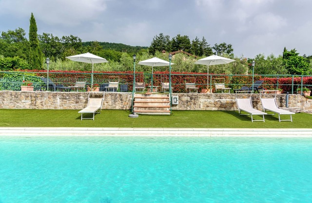 Apartment "Il Cerro La Capanna Piano Primo" with Shared Pool & Wi-Fi