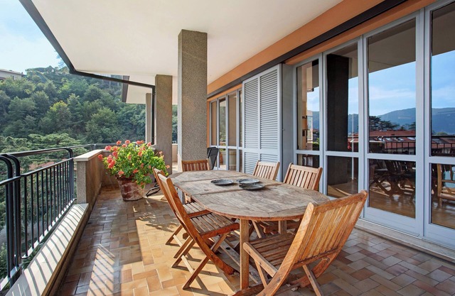 Apartment "Il Parco Cernobbio" with Lake View, Wi-Fi, A/C, Terrace & Garden
