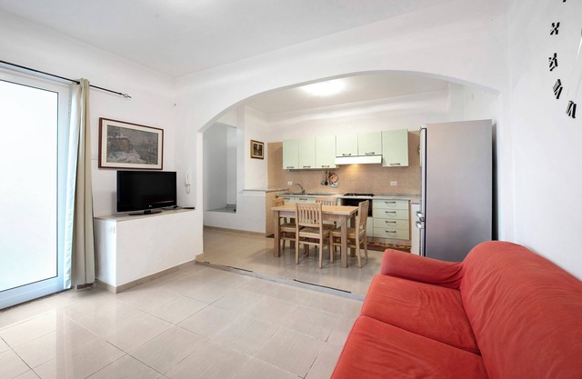 Apartment 'Il Porto' with Private Terrace, Private Garden and Wi-Fi