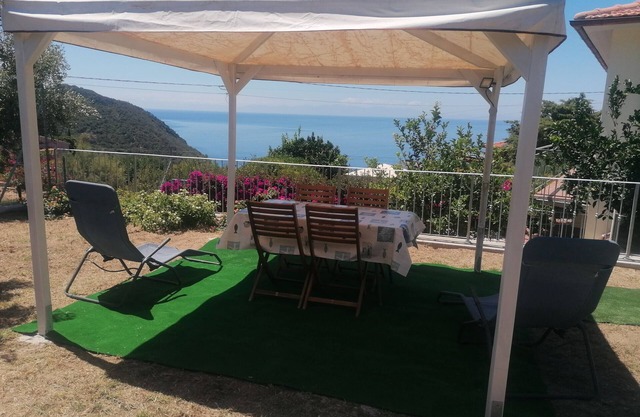 Apartment 'Il Rosmarino' with Sea View, Wi-Fi and Air Conditioning