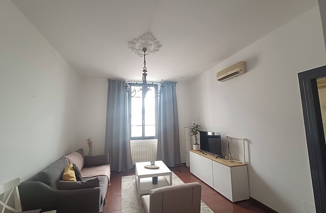 Apartment in a historic building, next to shopping center and park of Portello