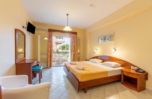 Apartment In A Hotel 'Kosmos Studio 3' with Shared Terrace, Wi-Fi and Air Conditioning