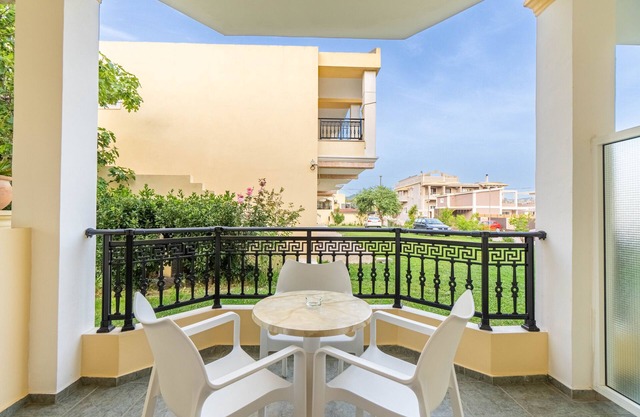 Apartment In A Hotel 'Kosmos Studio 1' with Shared Terrace, Wi-Fi and Air Conditioning