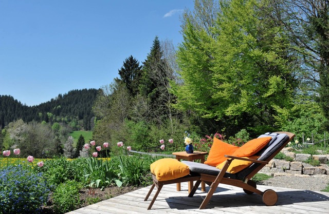 Apartment in a single farm location overlooking meadows, forests and nature.