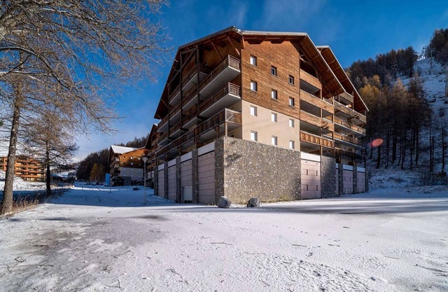 Apartment in Allos with Mountain Views