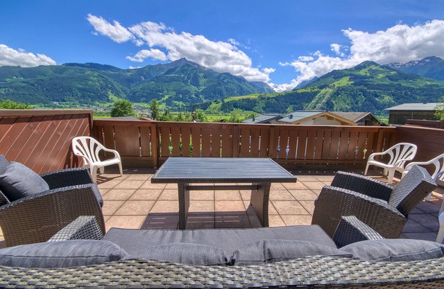 Apartment in Apart-Hotel complex, panoramic views, sunny location, swimming pool