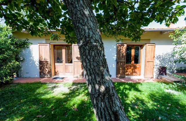 Apartment in Asciano, family-friendly, pool, garden, quiet, A/C, WiFi, up to 4 persons