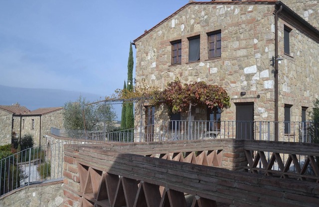 Apartment in Asciano with Panoramic Views