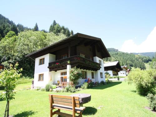 Apartment in Dienten near Ski Lift