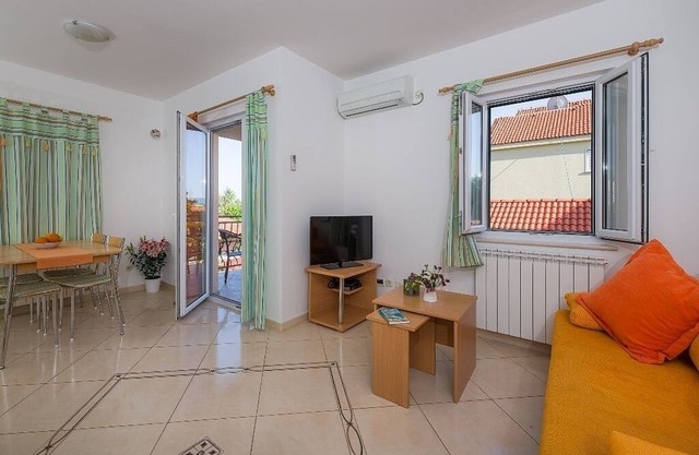 Apartment in Bol with Balcony, Air condition, WIFI, Dishwasher (5217-7)