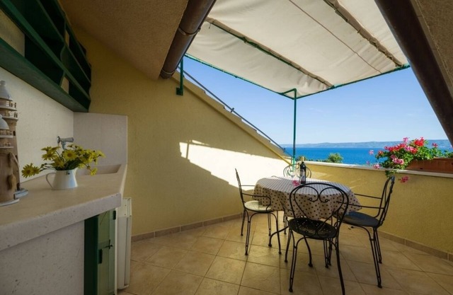 Apartment in Bol with Seaview, Balcony, Air condition, WIFI (5217-6)