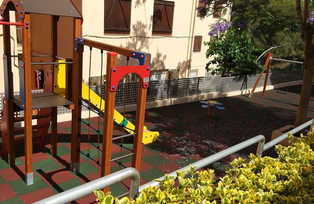 Apartment in Cap Salou next to the beach and with communal pool, 2 bedrooms.