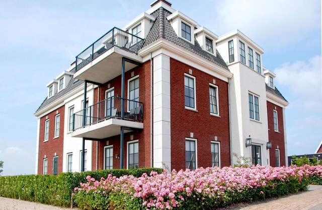 Apartment in Colijnsplaat near Lake and Sauna