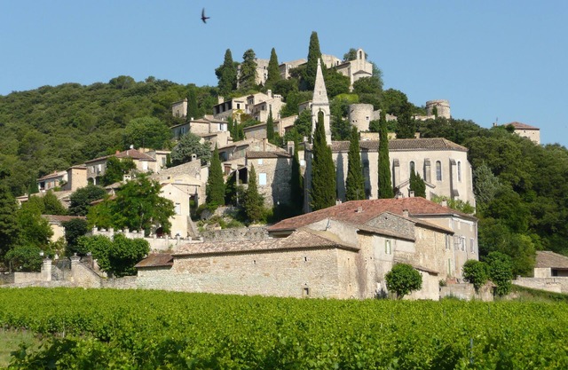 Apartment in country house in Provence
