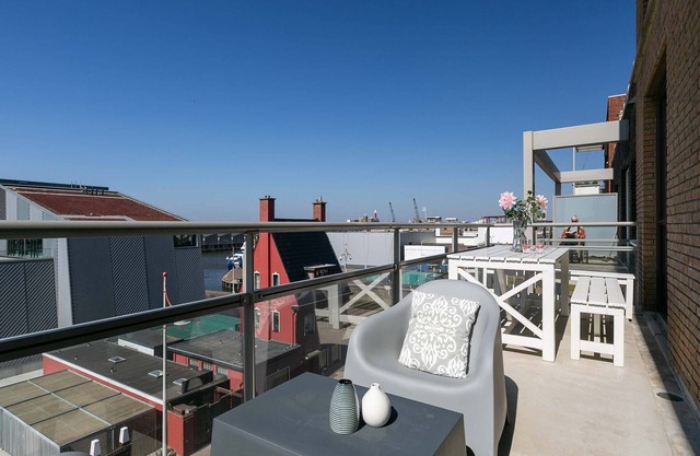 Apartment in Den Haag with sea beach