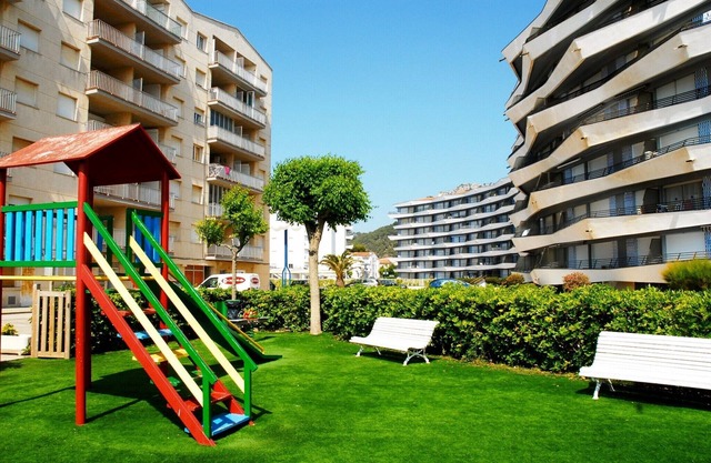 Apartment in Estartit near Sandy Beaches