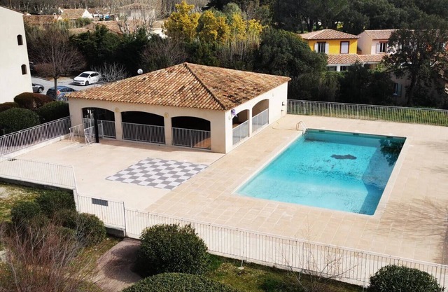 Apartment in the residence with pool