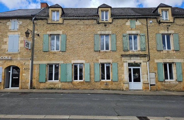 Apartment in the heart of the village of Salignac