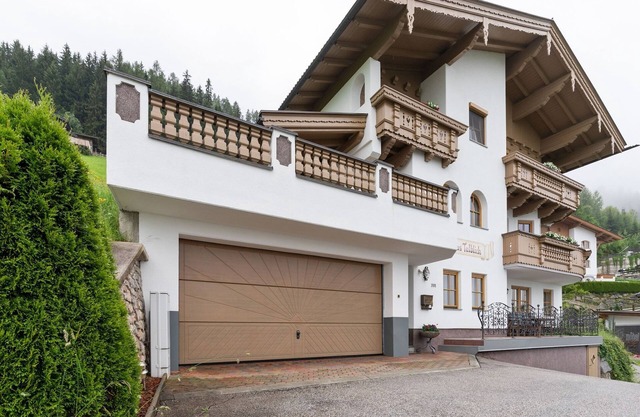 Apartment in Hainzenberg near Ski Lift
