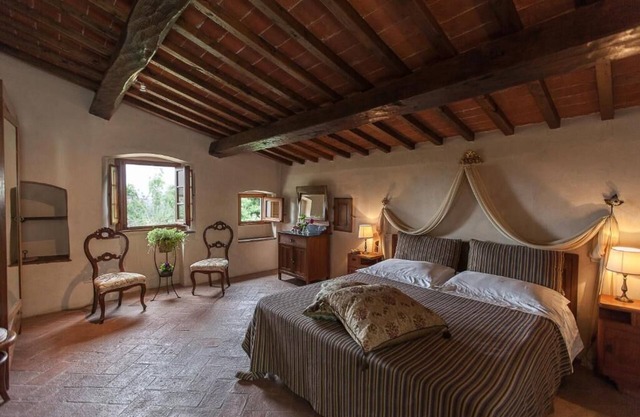 Apartment in the tuscan countryside with pool