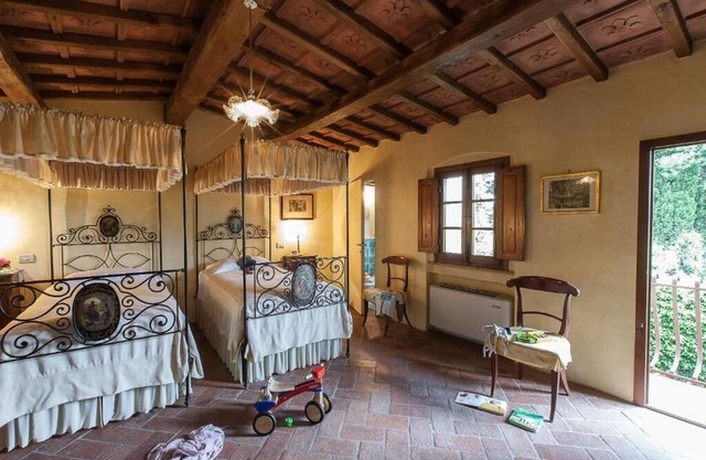 Apartment in historic villa with swimming pool near Florence