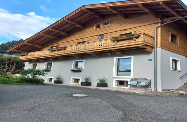 Apartment in Kitzbühel near Ski Lifts
