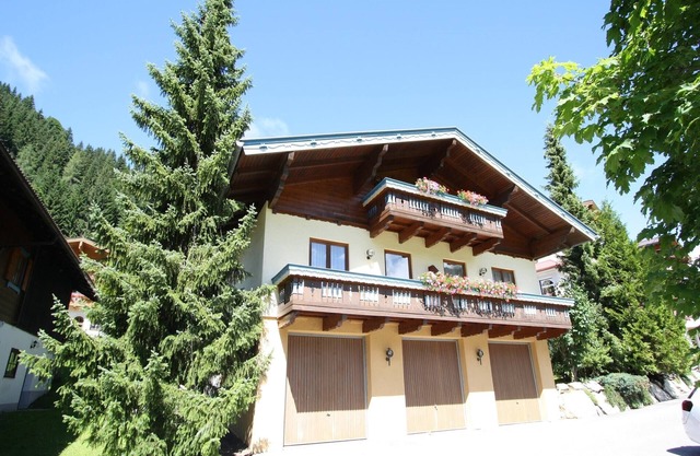 Apartment in Kleinarl near Ski Lift